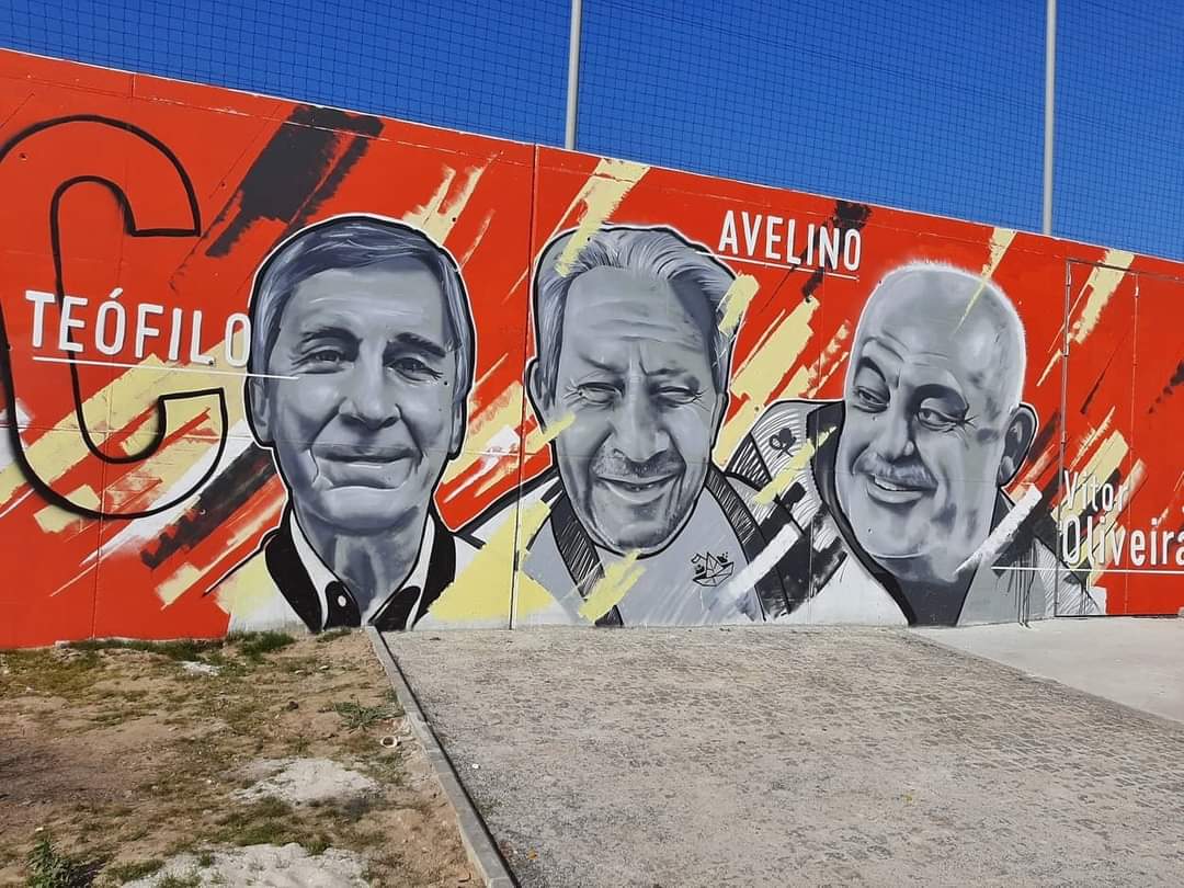 Mural no Estádio do Mar com Teófilo, Avelino e Vítor Oliveira